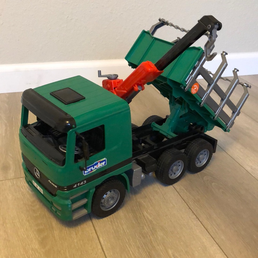Bruder S-W 123 Actros 4143 Loggers Crane Truck ( Mercedes )